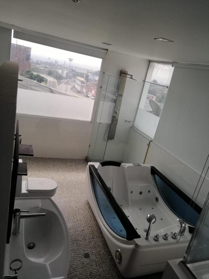 Hotel San Antonio Plaza Кали Екстериор снимка