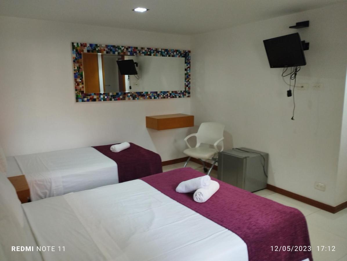 Hotel San Antonio Plaza Кали Екстериор снимка